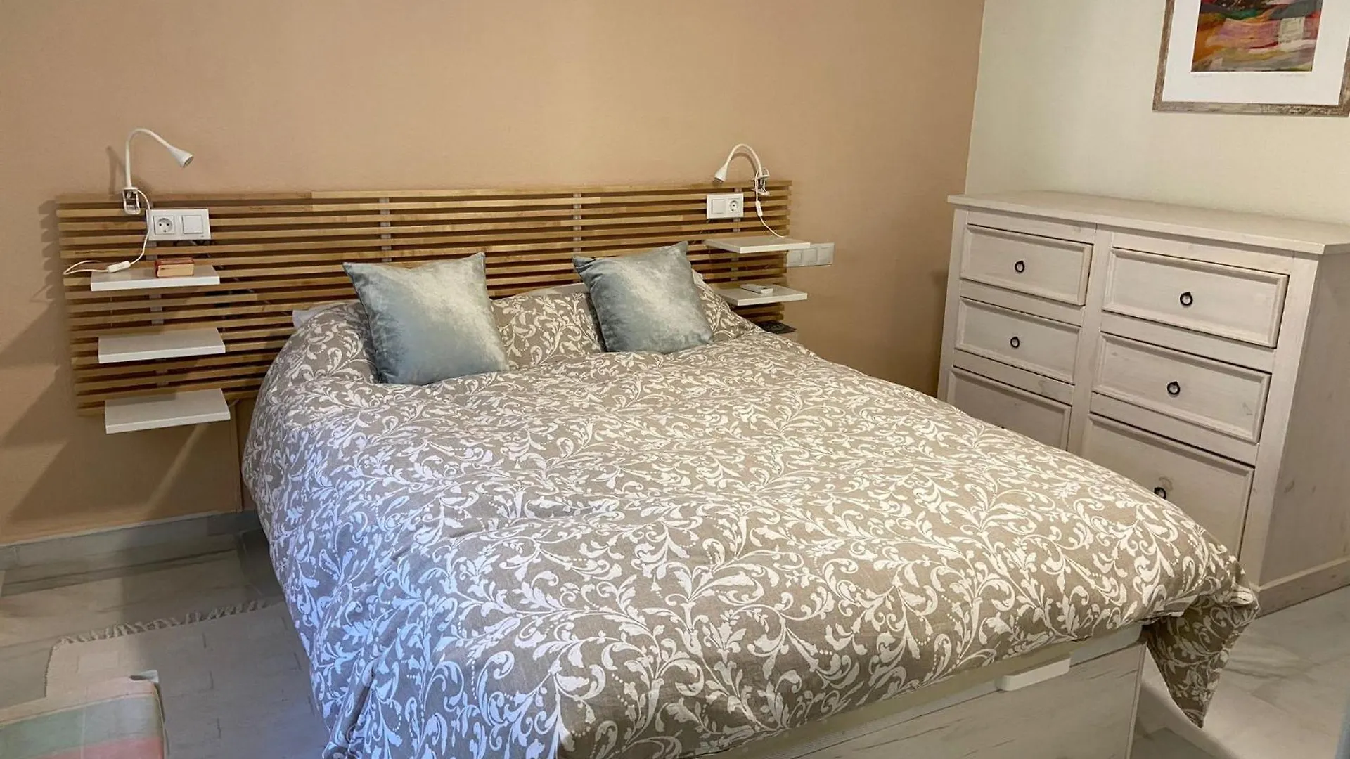 公寓 托雷莫利诺斯Apartamento Entero En La Carihuela A 50 M De La Playa公寓